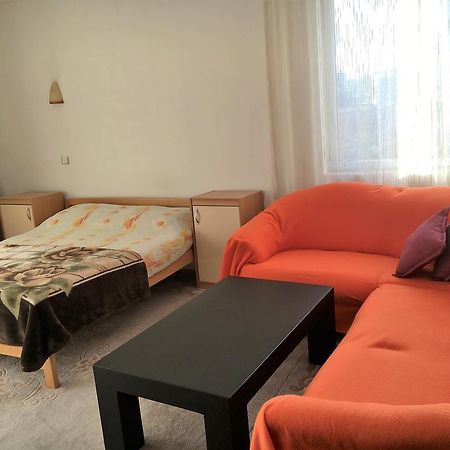 Center Apartment Prishtine Bagian luar foto