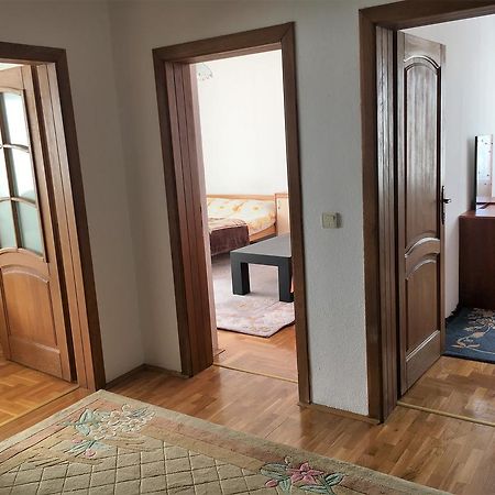 Center Apartment Prishtine Bagian luar foto