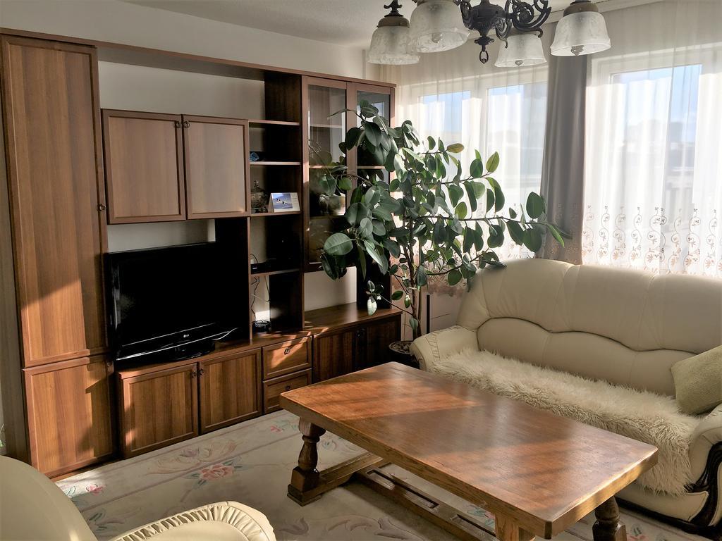Center Apartment Prishtine Bagian luar foto