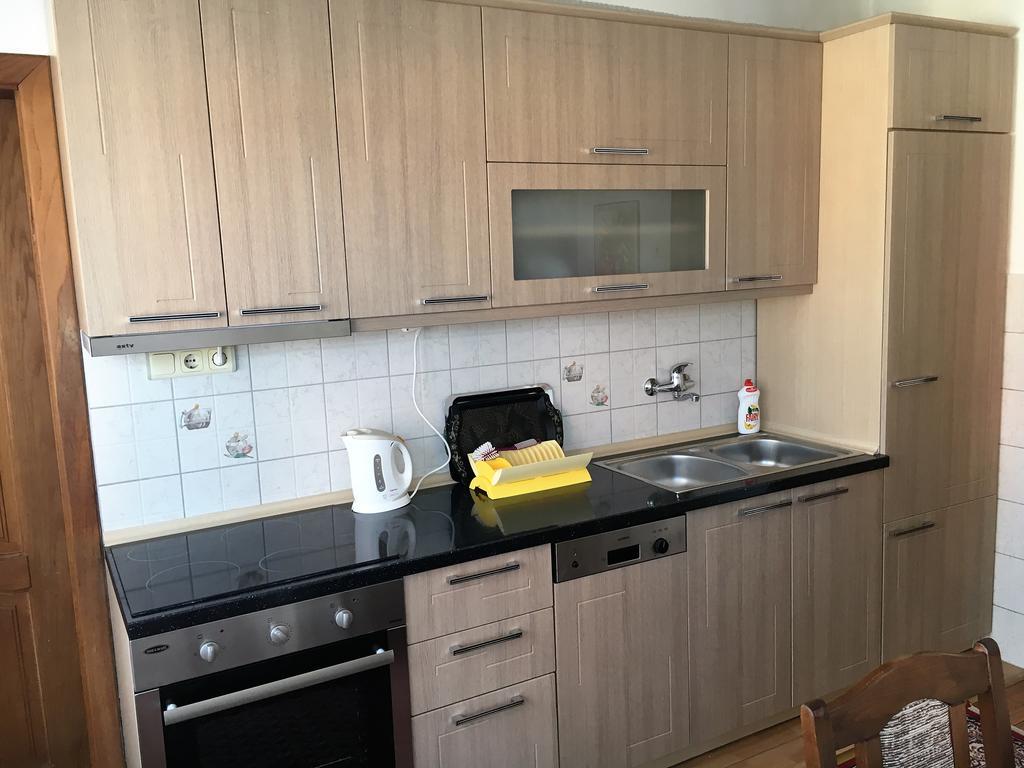 Center Apartment Prishtine Bagian luar foto
