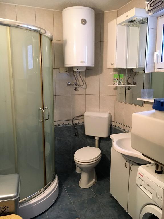 Center Apartment Prishtine Bagian luar foto