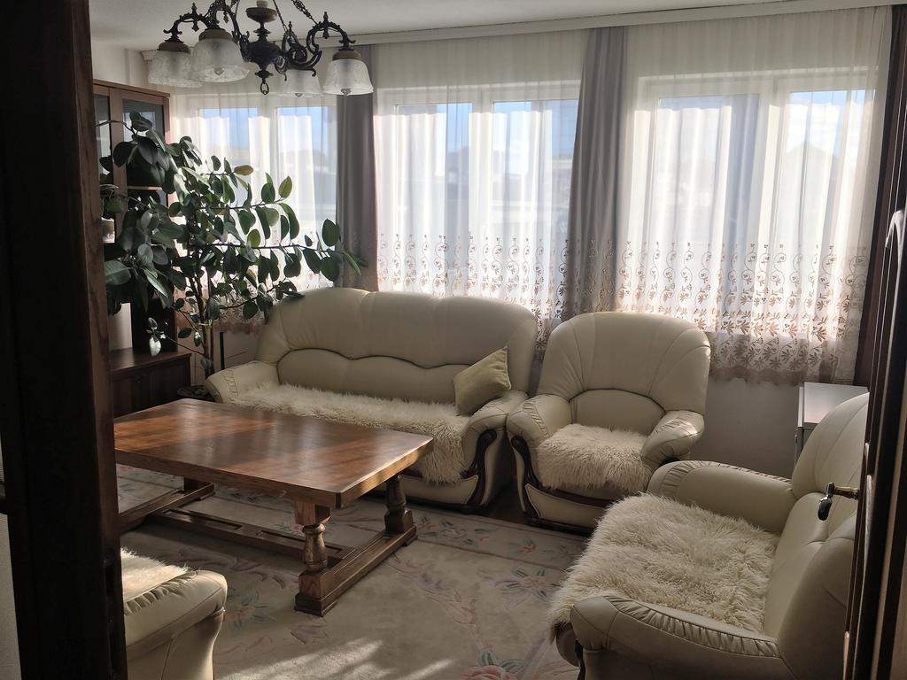 Center Apartment Prishtine Bagian luar foto